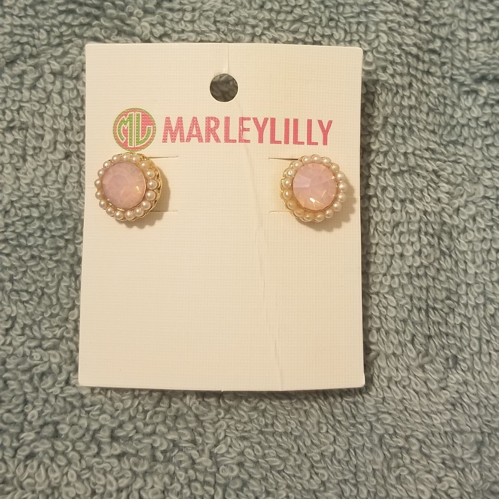 Light pink, rhinestone center with mini pearl border stud earrings. Never Worn